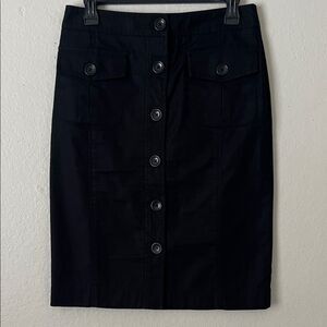 Like New! Banana Republic Stretch Black Button-Front Skirt in Size 2